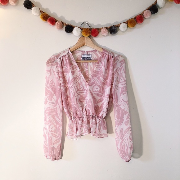 Urban Outfitters Tops - Urban Outfitters sz XS ✨